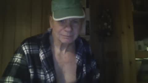 Snapshot of roses2u1958 chatting on 2, 2, 2025 roses2u1958 online show from 2, 2, 2025