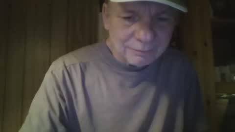 Snapshot of roses2u1958 chatting on 4, 2, 2025 roses2u1958 online show from 4, 2, 2025