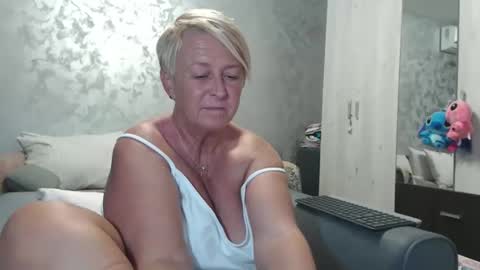 Lovepinklilly online show from 14, 9, 2025