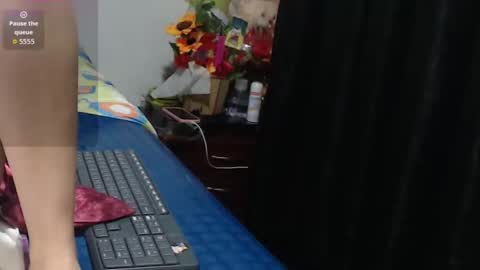 Snapshot of roshy_multisquirt chatting on 23, 10, 2025 roshy online show from 23, 10, 2025