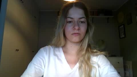 Snapshot of rosie_june chatting on 9, 9, 2025 Rosie online show from 9, 9, 2025