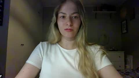 Snapshot of rosie_june chatting on 6, 10, 2025 Rosie online show from 6, 10, 2025