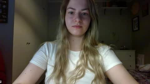 Snapshot of rosie_june chatting on 24, 10, 2025 Rosie online show from 24, 10, 2025