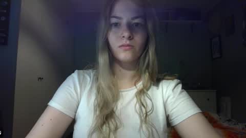 Snapshot of rosie_june chatting on 27, 10, 2025 Rosie online show from 27, 10, 2025