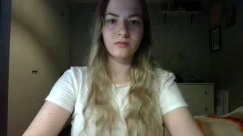 Snapshot of rosie_june chatting on 30, 10, 2025 Rosie online show from 30, 10, 2025