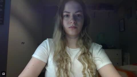 Snapshot of rosie_june chatting on 3, 11, 2025 Rosie online show from 3, 11, 2025