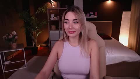 Snapshot of rosie_mac chatting on 7, 11, 2025 Rosie online show from 7, 11, 2025