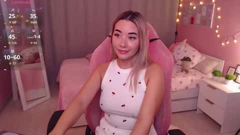 Snapshot of rosie_mac chatting on 11, 11, 2025 Rosie online show from 11, 11, 2025