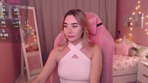 Snapshot of rosie_mac chatting on 18, 11, 2025 Rosie online show from 18, 11, 2025