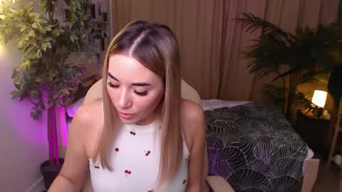 Snapshot of rosie_mac chatting on 23, 11, 2025 Rosie online show from 23, 11, 2025