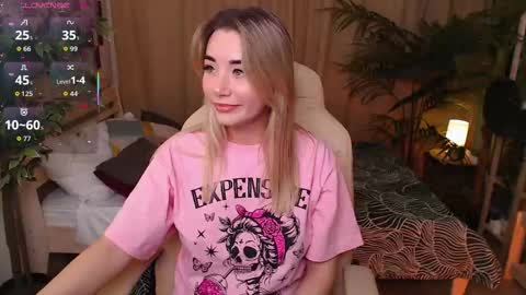 Snapshot of rosie_mac chatting on 25, 11, 2025 Rosie online show from 25, 11, 2025