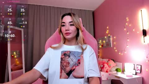 Snapshot of rosie_mac chatting on 28, 11, 2025 Rosie online show from 28, 11, 2025