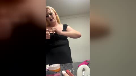 rosieleebrown online show from 22, 3, 2026