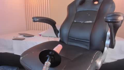 Snapshot of rossvega_ chatting on 11, 11, 2025 Ross online show from 11, 11, 2025