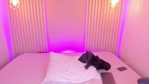 Snapshot of rossvega_ chatting on 4, 12, 2025 Ross online show from 4, 12, 2025