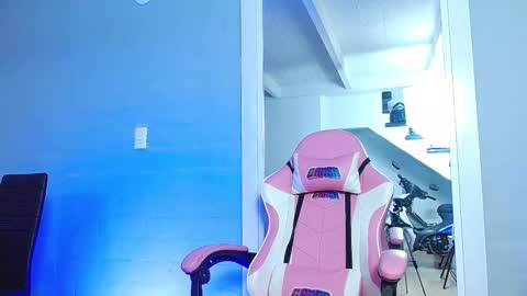 Snapshot of rousebonnett chatting on 9, 2, 2025 ROUSE  online show from 9, 2, 2025