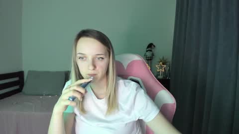 Snapshot of rousereed chatting on 3, 2, 2025 Rouse online show from 3, 2, 2025