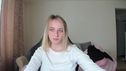 Snapshot of rousereed chatting on 22, 9, 2025 Rouse online show from 22, 9, 2025