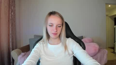 Snapshot of rousereed chatting on 4, 10, 2025 Rouse online show from 4, 10, 2025