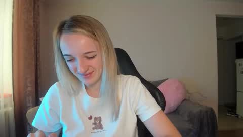 Snapshot of rousereed chatting on 12, 10, 2025 Rouse online show from 12, 10, 2025