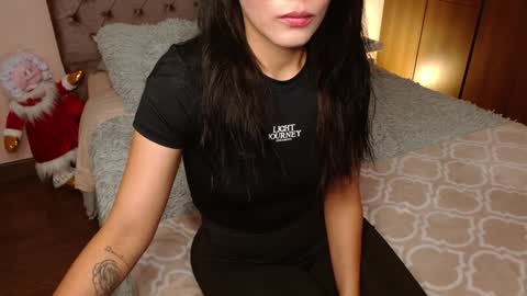 Rouss marie henao  online show from 5, 1, 2025