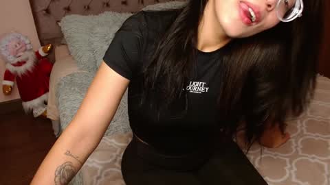 Rouss marie henao  online show from 5, 1, 2025