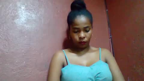 Snapshot of rovaelyah chatting on 2, 10, 2025 rovaelyah online show from 2, 10, 2025