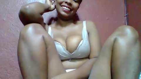 Snapshot of rovaelyah chatting on 4, 10, 2025 rovaelyah online show from 4, 10, 2025