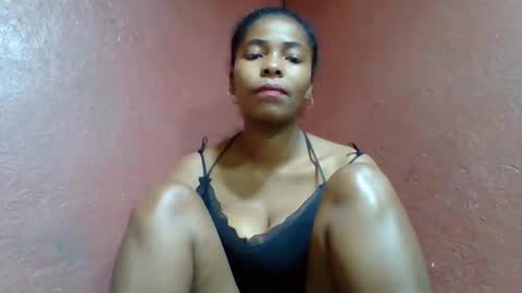 Snapshot of rovaelyah chatting on 5, 10, 2025 rovaelyah online show from 5, 10, 2025