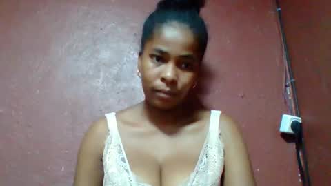 rovaelyah online show from 5, 2, 2026