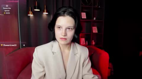 Snapshot of rowenmoon chatting on 18, 12, 2025 rowenmoon online show from 18, 12, 2025