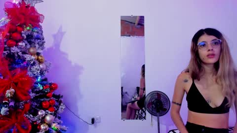 Snapshot of roxanajames__ chatting on 4, 12, 2024 roxy online show from 4, 12, 2024