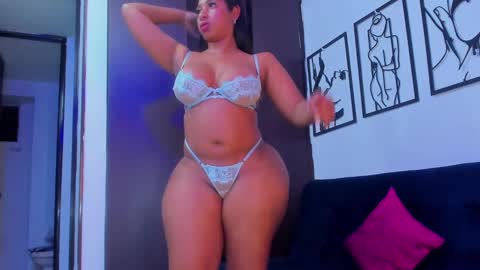 Snapshot of roxanasmiith chatting on 21, 12, 2024 Roxxx Thee Stallion online show from 21, 12, 2024