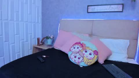 roxanebrown online show from 13, 7, 2026