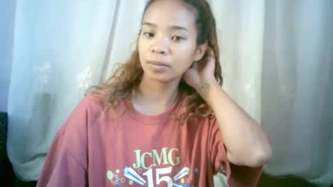 Snapshot of roxanne_98 chatting on 17, 1, 2025 roxanne_98 online show from 17, 1, 2025
