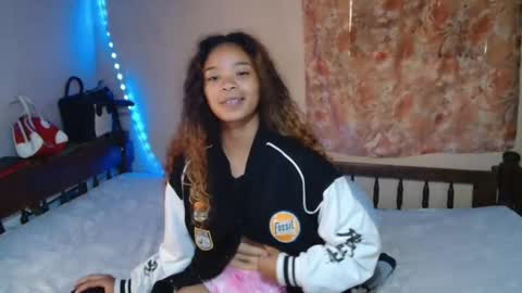 Snapshot of roxanne_98 chatting on 2, 2, 2025 roxanne_98 online show from 2, 2, 2025