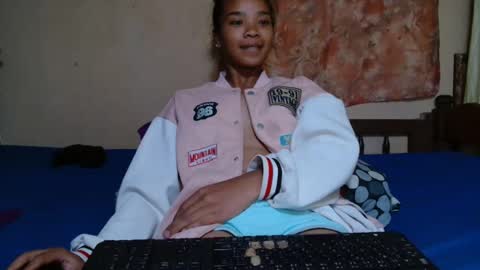 Snapshot of roxanne_98 chatting on 23, 2, 2025 roxanne_98 online show from 23, 2, 2025