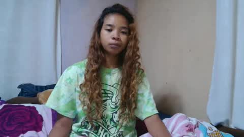 Snapshot of roxanne_98 chatting on 10, 10, 2025 roxanne_98 online show from 10, 10, 2025