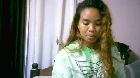 Snapshot of roxanne_98 chatting on 27, 10, 2025 roxanne_98 online show from 27, 10, 2025