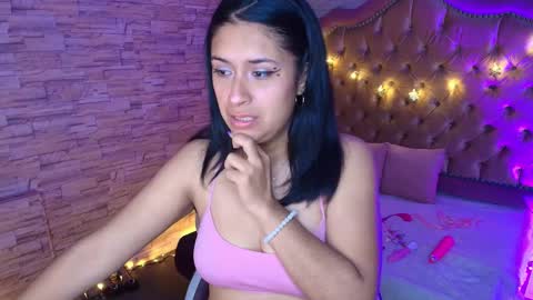 Snapshot of roxanne_han chatting on 20, 9, 2025 roxanne_han online show from 20, 9, 2025