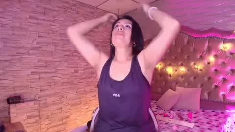 Snapshot of roxanne_han chatting on 27, 10, 2025 roxanne_han online show from 27, 10, 2025