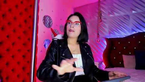 roxanne_han online show from 13, 5, 2026