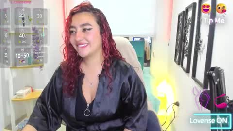 Snapshot of roxanne_morelli chatting on 18, 11, 2025 roxanne online show from 18, 11, 2025