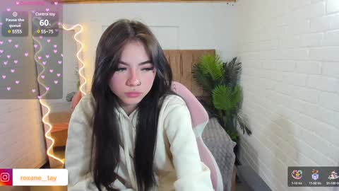 Snapshot of roxanne_tay chatting on 30, 12, 2024 roxanne_tay online show from 30, 12, 2024