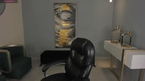 Roxanne Hill  online show from 25, 10, 2025