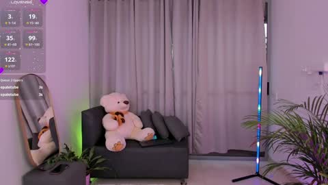 Snapshot of roxie_gates chatting on 8, 12, 2024 R O X I E online show from 8, 12, 2024