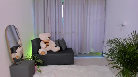 Snapshot of roxie_gates chatting on 17, 1, 2025 R O X I E online show from 17, 1, 2025