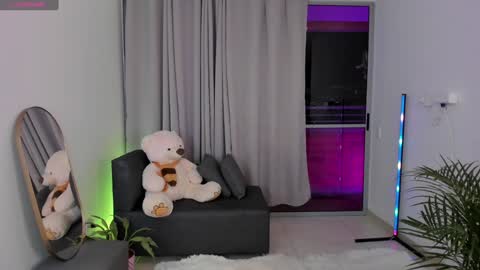 Snapshot of roxie_gates chatting on 23, 1, 2025 R O X I E online show from 23, 1, 2025