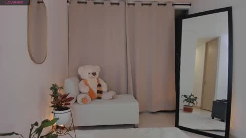 Snapshot of roxie_gates chatting on 25, 9, 2025 R O X I E online show from 25, 9, 2025