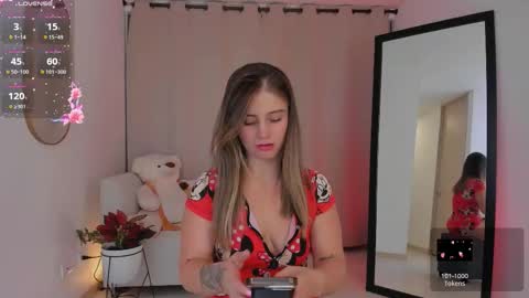 Snapshot of roxie_gates chatting on 7, 10, 2025 R O X I E online show from 7, 10, 2025